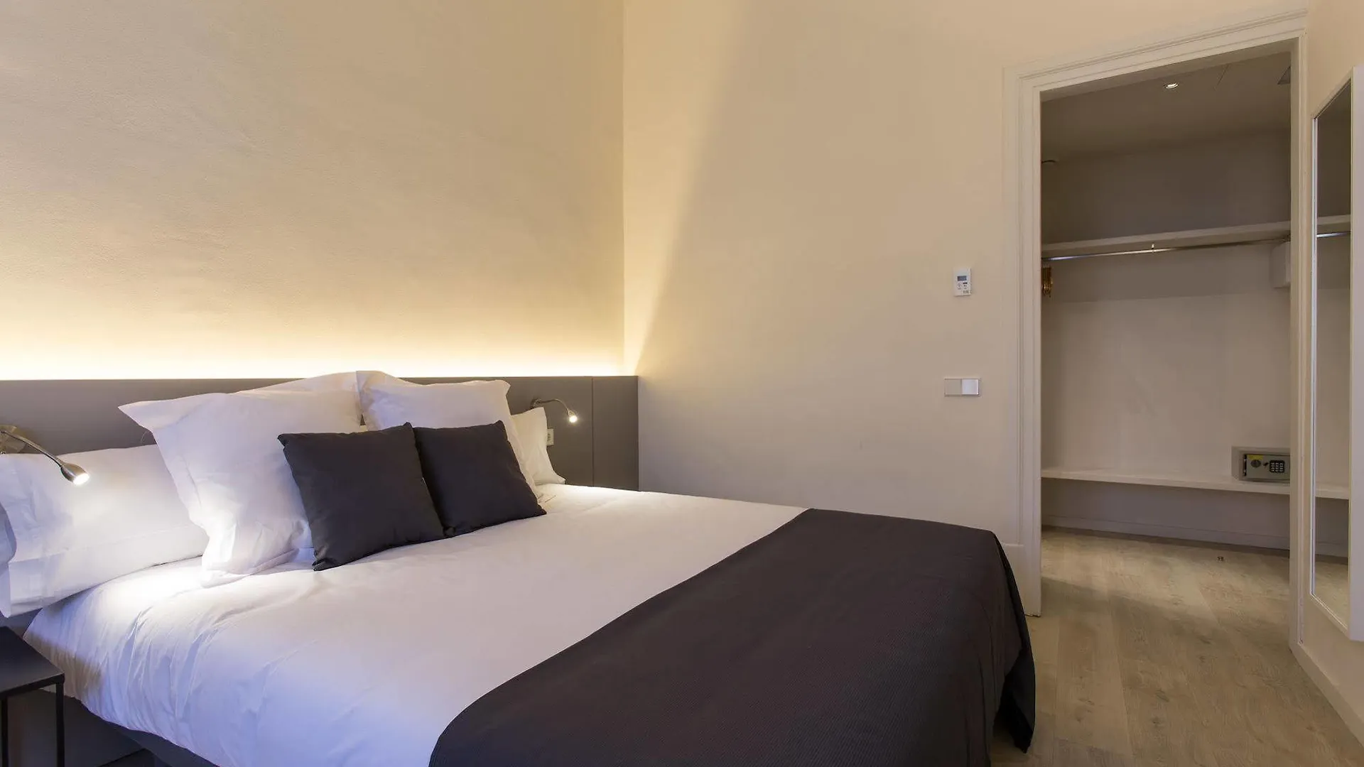 Izaila Plaza Catalunya Hotel Barcelona 3*,