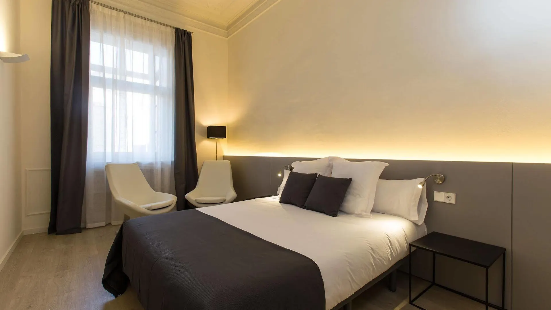 Izaila Plaza Catalunya Hotel Barcelona Guest house