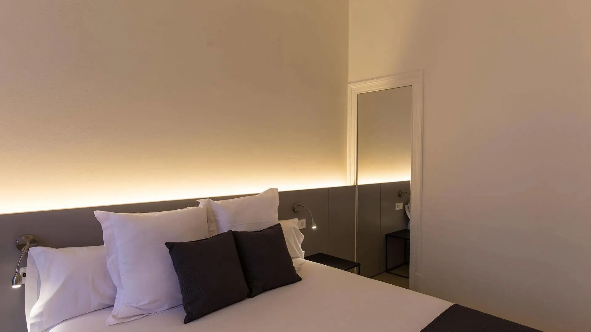 Izaila Plaza Catalunya Hotel Barcelona Spain
