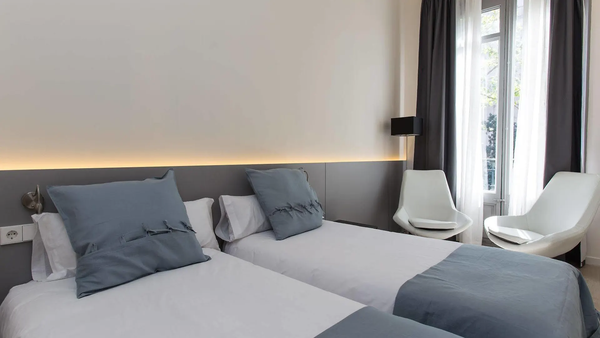 Izaila Plaza Catalunya Hotel Barcelona 3*,  Spain